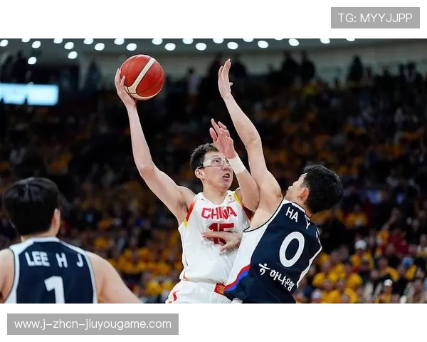 周琦篮下强攻，新疆内线霸气十足